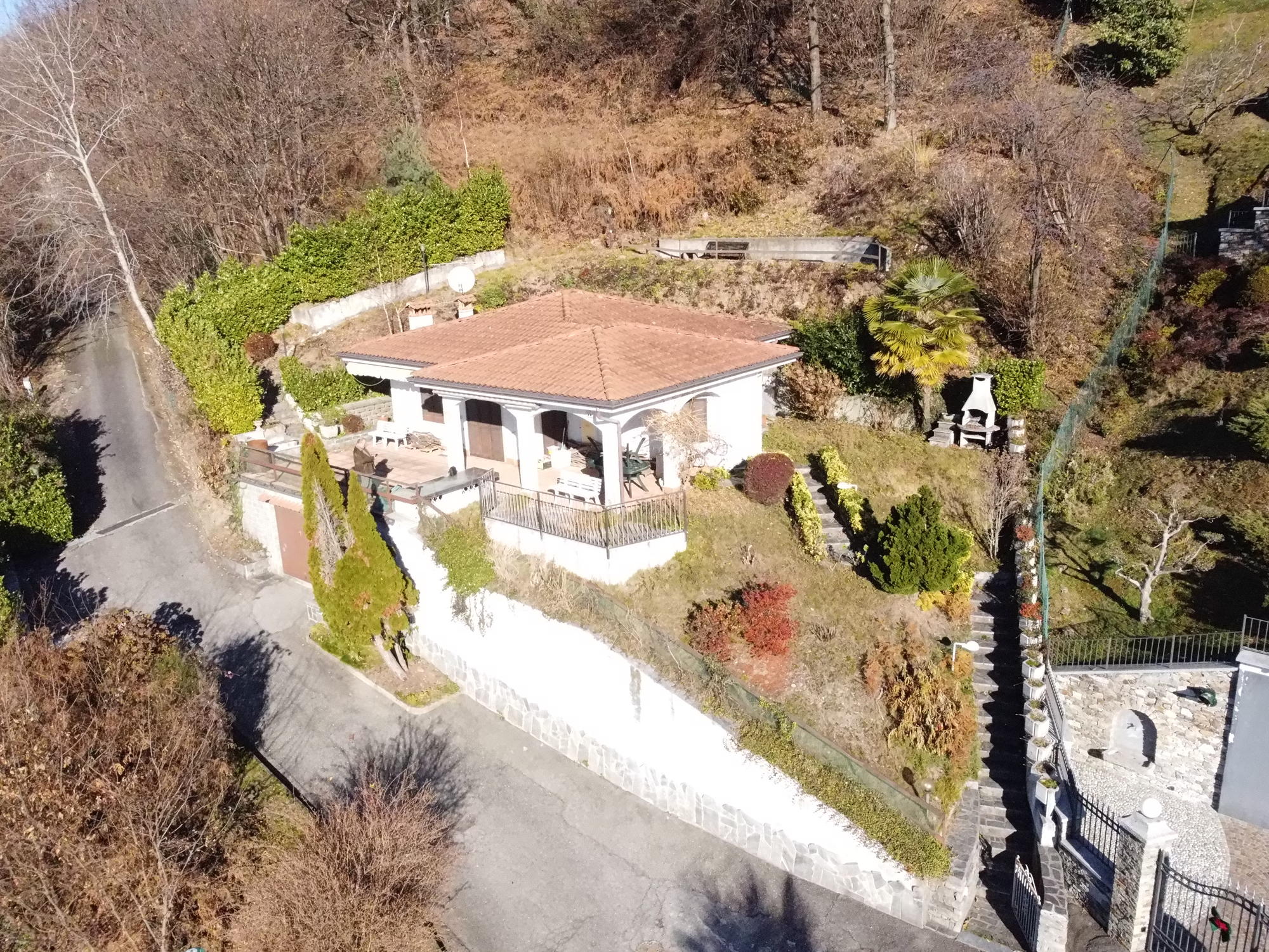 2 - Pettenasco villa stupenda vista  lago d’Orta, con piscina PETTENASCO